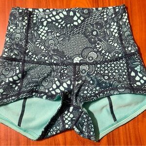 Lululemon Wunder Short - Pretty Lace- Bali Breeze/Alberta Lake- 2”inseam.
